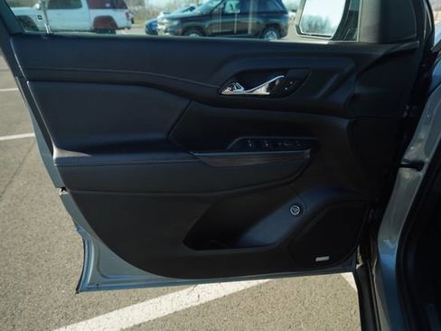 Used 2023 GMC Acadia SLT image 15