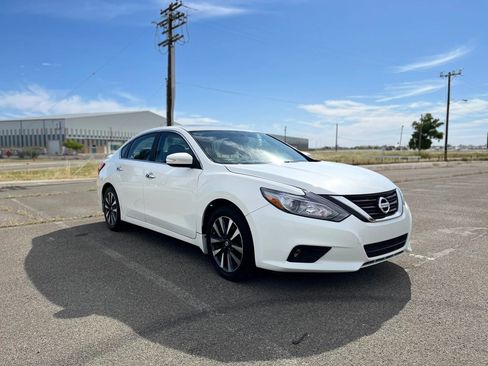 Used 2016 Nissan Altima 2.5 SV w/ Convenience Package FWD image 3