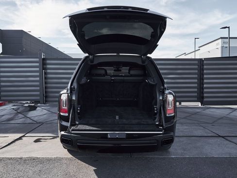 Used 2022 Rolls-Royce Cullinan Black Badge w/ Dark Exterior Package image 19