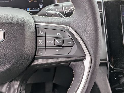 Used 2023 Jeep Grand Cherokee L Laredo AWD/4WD image 28
