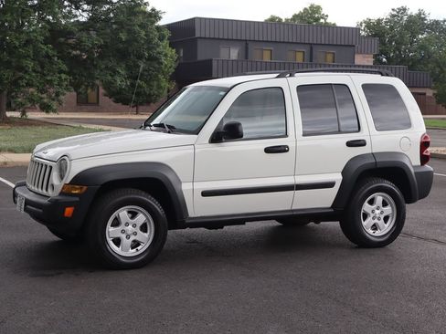 Used 2006 Jeep Liberty Sport AWD/4WD image 10