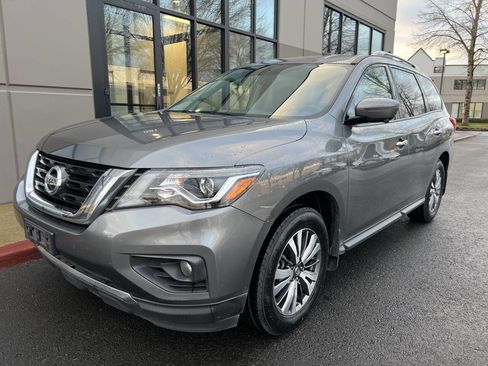 Used 2019 Nissan Pathfinder SL image 1