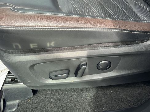 Used 2024 Nissan Pathfinder Platinum w/ Cargo Package image 21