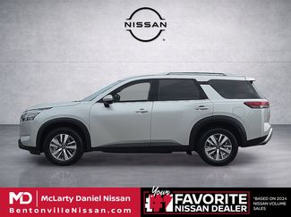 Used 2025 Nissan Pathfinder SL FWD video 3