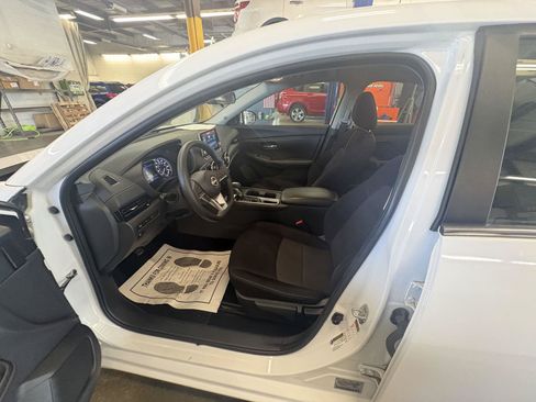 Used 2024 Nissan Sentra SV FWD image 22