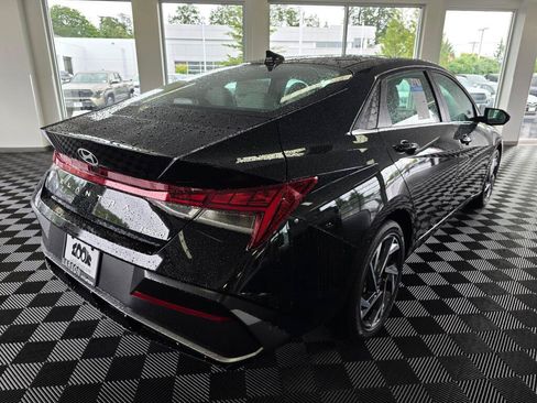New 2026 Hyundai Elantra Limited FWD image 3