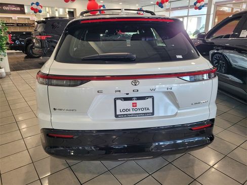 New 2025 Toyota Crown Signia image 6