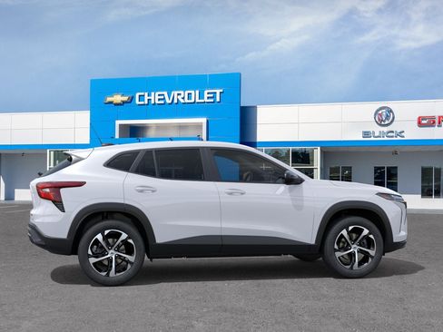 New 2026 Chevrolet Trax RS w/ Sunroof Package FWD image 22