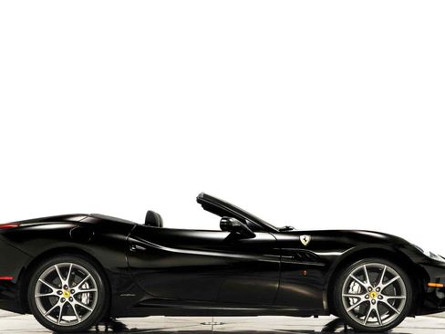 Used 2012 Ferrari California image 2