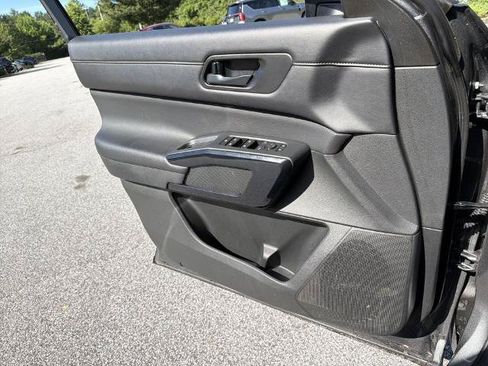 Certified 2025 Nissan Pathfinder SV FWD image 16