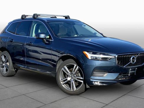 Used 2021 Volvo XC60 T5 Momentum w/ Premium Package AWD/4WD image 3