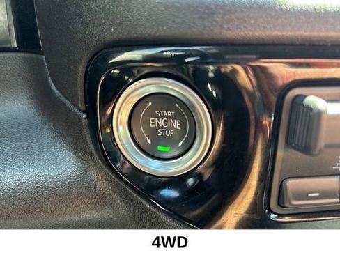 Used 2025 Chevrolet Silverado 2500 LT w/ Convenience Package image 10