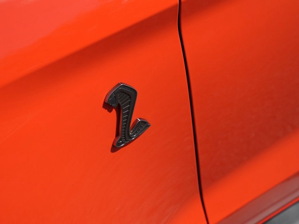 Used 2022 Ford Mustang Shelby GT500 w/ Carbon Fiber Track Pack RWD image 8