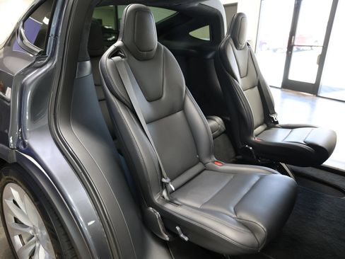 Used 2020 Tesla Model X Long Range AWD/4WD image 41