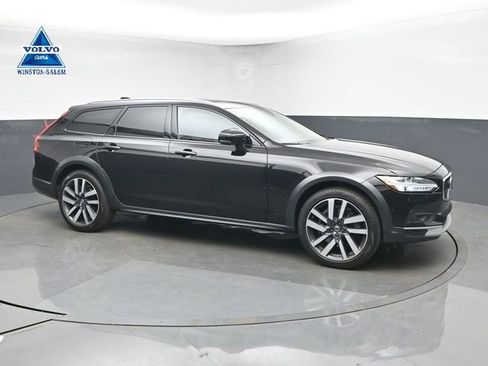 Used 2021 Volvo V90 T6 Cross Country w/ Advanced Package image 1