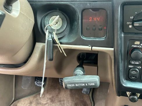 Used 2003 Toyota Tacoma Base image 15