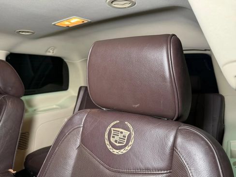 Used 2012 Cadillac Escalade Platinum AWD/4WD image 16