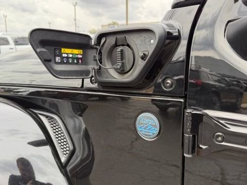 Used 2024 Jeep Wrangler Unlimited w/ Convenience Group image 3