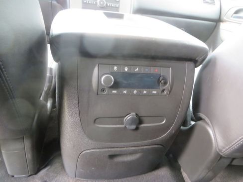 Used 2011 GMC Yukon XL SLT image 24