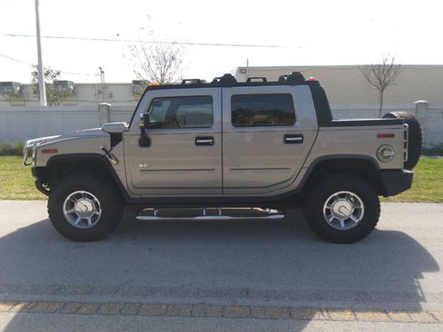 Used 2005 HUMMER H2 SUT w/ Preferred Equipment Group AWD/4WD image 5