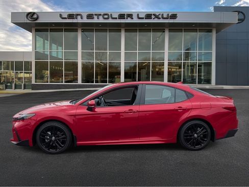 Used 2025 Toyota Camry SE w/ Convenience Package FWD image 6