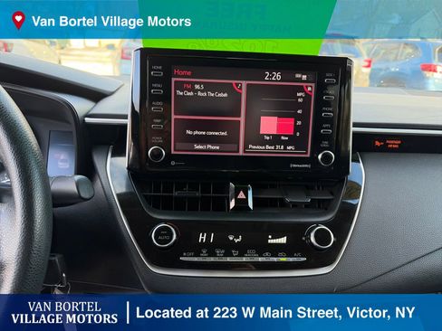 Used 2021 Toyota Corolla LE image 18