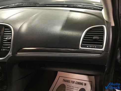 Used 2018 Chrysler 300 Touring w/ Sport Appearance Package image 37