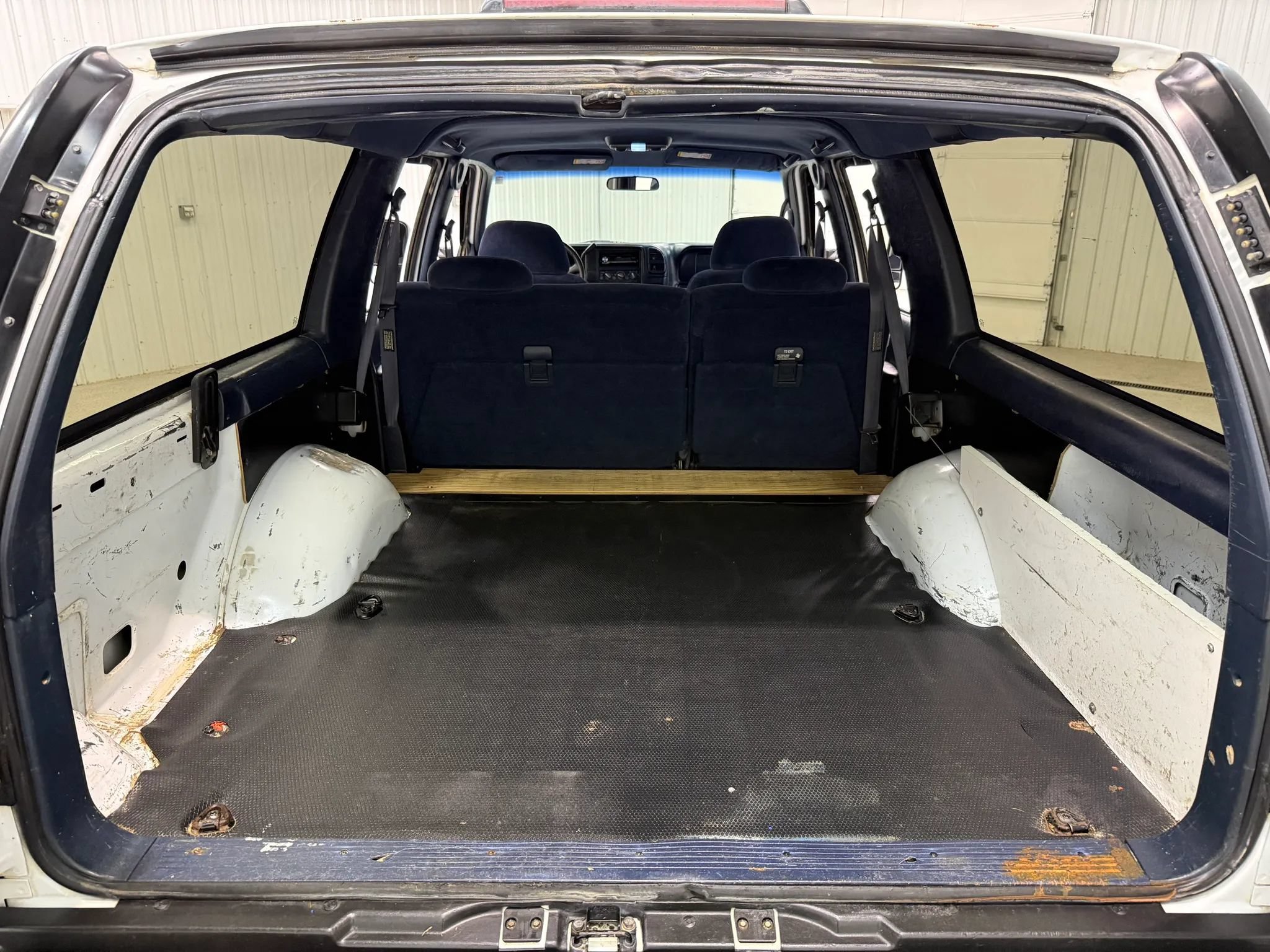 Used 1999 GMC Suburban 2500 AWD/4WD image 17