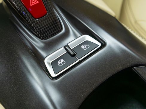 Used 2018 Ferrari 812 Superfast image 88