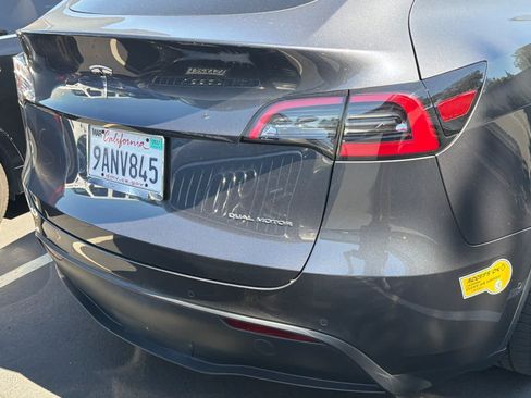Used 2022 Tesla Model Y Long Range AWD/4WD image 15