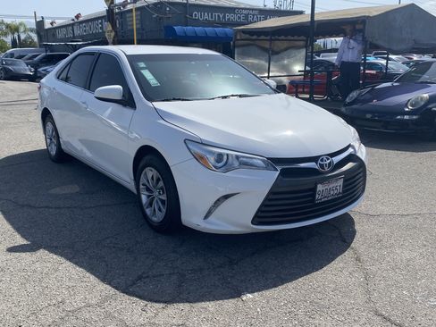 Used 2017 Toyota Camry LE FWD image 7