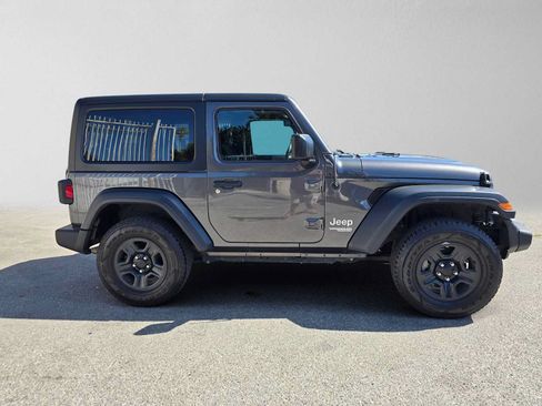Used 2018 Jeep Wrangler Sport AWD/4WD image 2