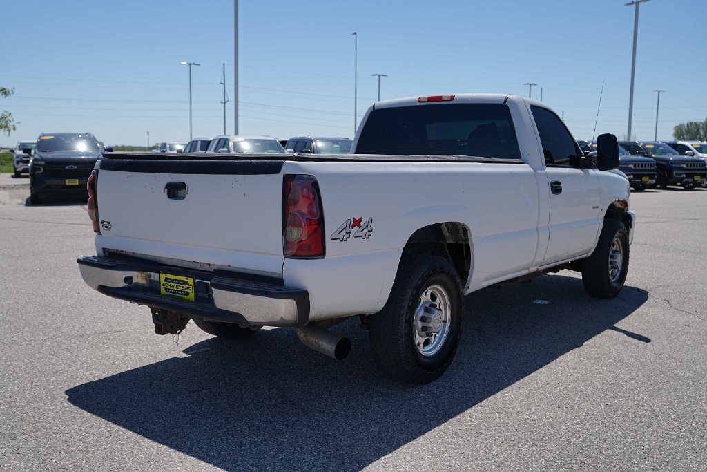 Used 2006 Chevrolet Silverado 2500 W/T w/ Heavy-Duty Power Package AWD/4WD image 6