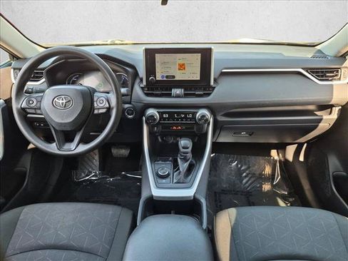 Used 2025 Toyota RAV4 XLE AWD/4WD image 17