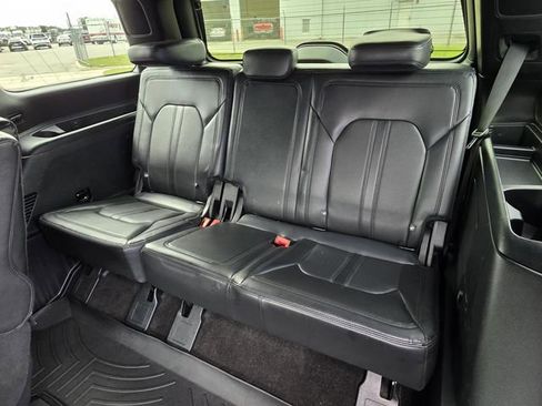 Used 2018 Ford Expedition Limited RWD image 14