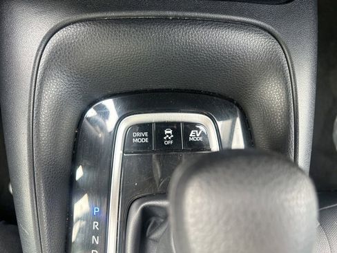 Used 2024 Toyota Corolla LE AWD/4WD image 28