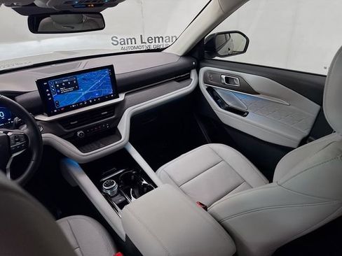 Used 2025 Ford Explorer Platinum w/ Ultimate Package image 25