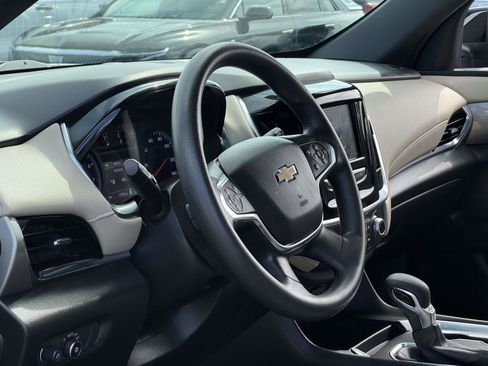 Used 2022 Chevrolet Traverse LS image 7