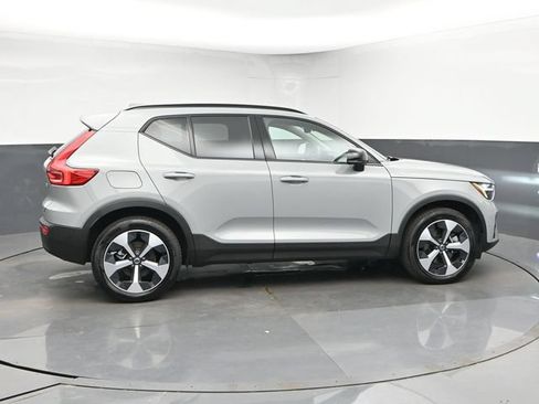 Used 2026 Volvo XC40 B5 Plus AWD/4WD image 9