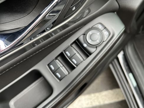 Used 2023 Chevrolet Traverse LT w/ Midnight/Sport Edition image 15