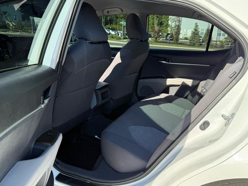 Used 2021 Toyota Camry LE FWD image 11