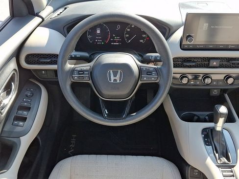 Used 2024 Honda HR-V LX image 2