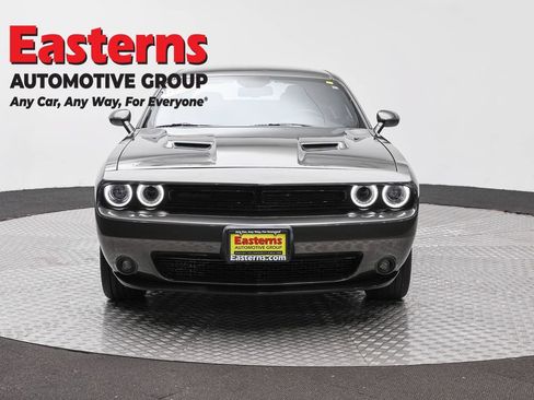 Used 2022 Dodge Challenger SXT w/ Driver Convenience Group RWD image 2