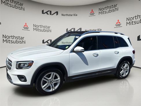 Used 2022 Mercedes-Benz GLB 250 4MATIC w/ Premium Package Lite image 1