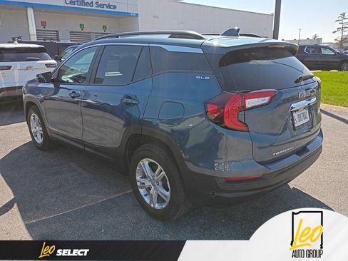 Used 2024 GMC Terrain SLE w/ Driver Convenience Package image 5