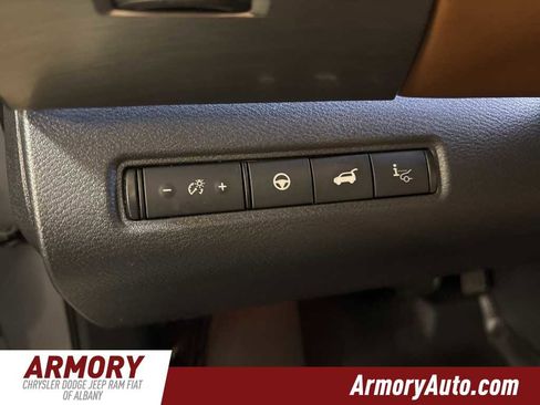 Used 2022 Nissan Pathfinder Platinum w/ Cargo Package image 10