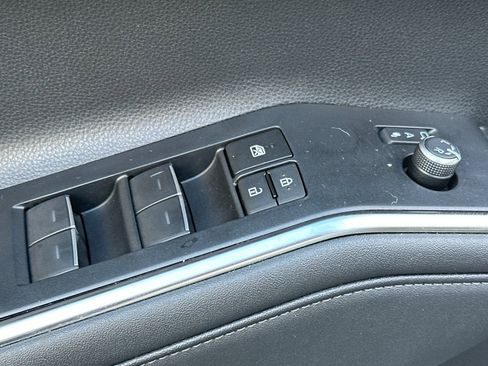 Used 2023 Toyota Highlander Limited image 13