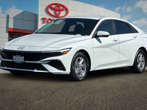 Used 2026 Hyundai Elantra SE FWD image 7