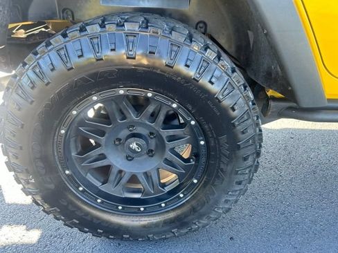 Used 2015 Jeep Wrangler Unlimited Rubicon AWD/4WD image 17