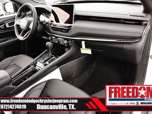 New 2026 Jeep Compass Latitude AWD/4WD image 12